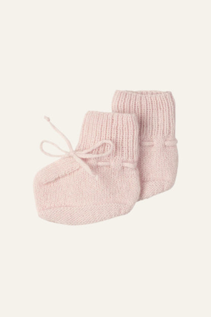 Johnstons of Elgin Hand Knitted Cashmere Baby Booties in Blush on white background JA000114SE0208ONE